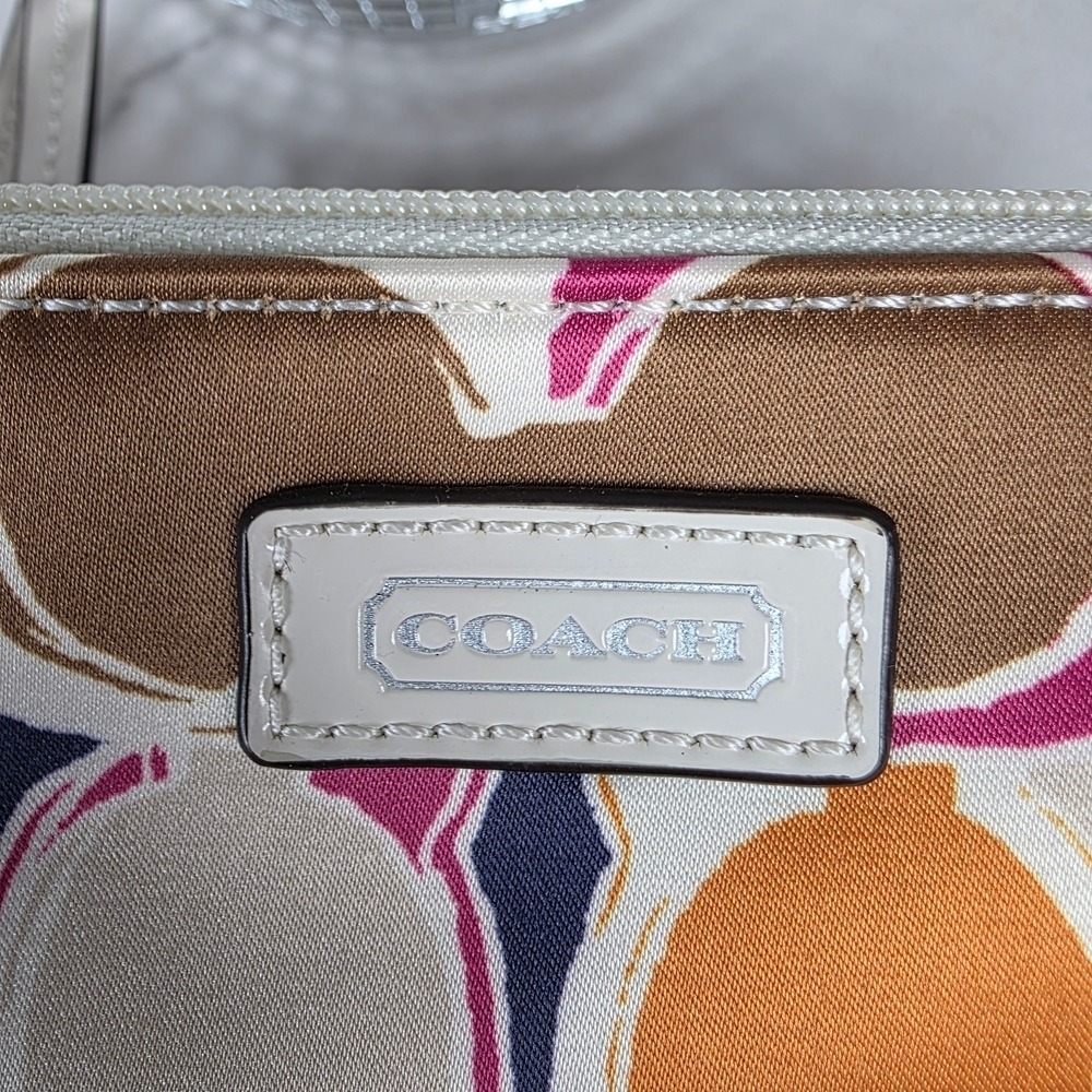 Coach Y2K F49166 PRK HD‎ Multicolor Signature Pattern Wristlet Scarf Print Satin - Picture 6 of 11